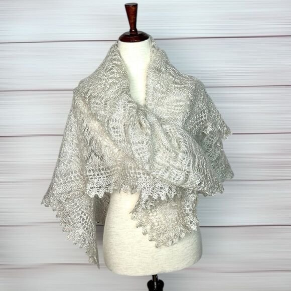 Goat Wool Lace Knit Shawl Scarf Wrap
Handmade Russian Orenburg Style Light Gray - Picture 6 of 12